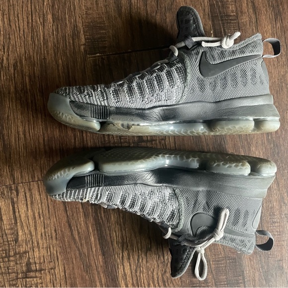 Used pair of Nike Kd size 9 - Picture 3 of 3